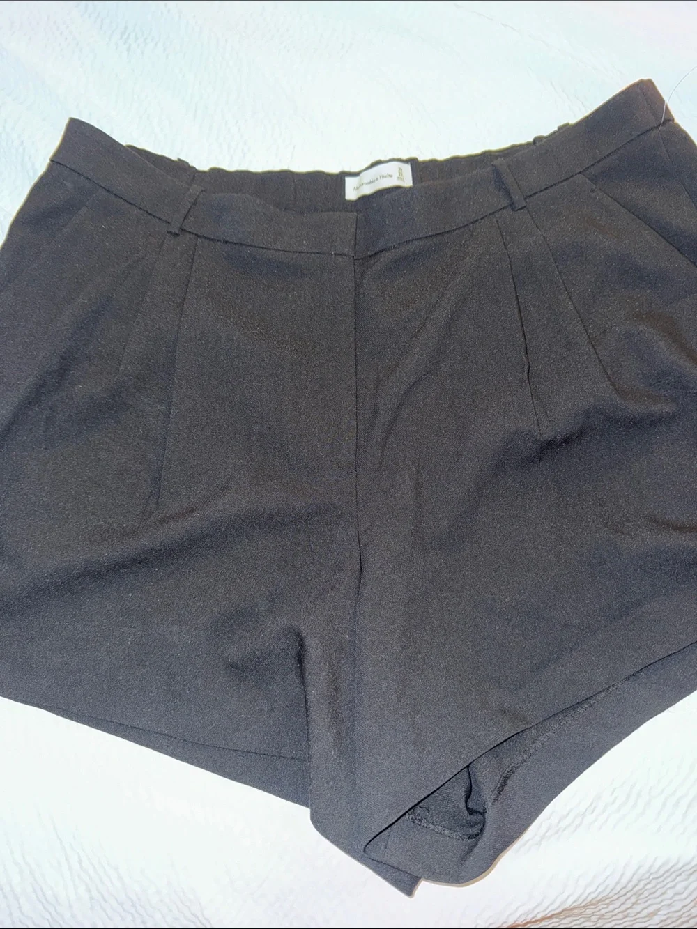 Abercrombie & Fitch Black High-Waist Pleated Women's Shorts